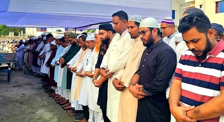 কুমিল্লায় বিএনপি নেতা ওমর ফারুকের মায়ের জানাজা সম্পন্ন